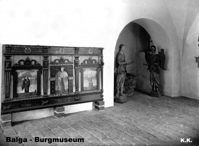 161_B-172 Burg Museum Weihwasserbecken.jpg